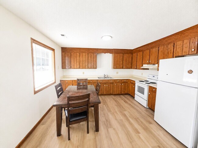 Building Photo - 115 Victor Ave Ext