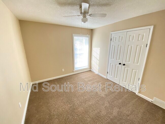Foto del edificio - 5258 Broken Oak Dr