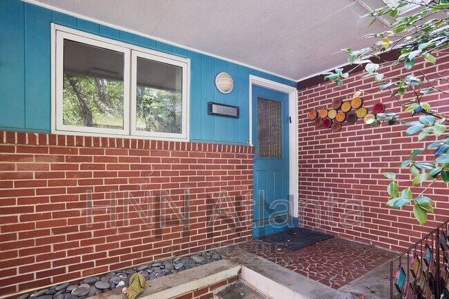 Building Photo - 1056 Emerson Ave SE