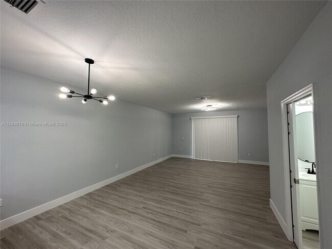 Foto del edificio - 2764 SW 83rd Ave