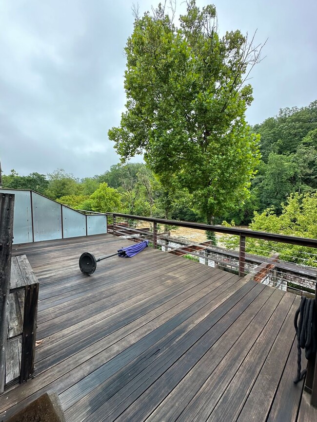 Building Photo - 1 bedroom condo on the river