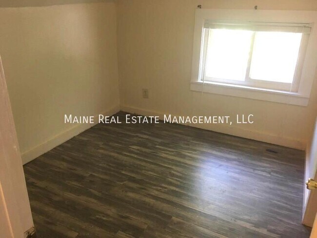 Foto del edificio - 35 Coldbrook Rd