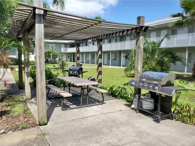 Foto del edificio - 379 47th Ave N