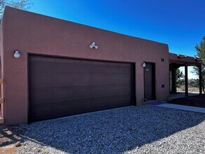 Building Photo - 5 Oriente Ct