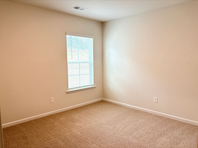 Building Photo - 4 Bedroom, 2 Bathroom House in Trinity!