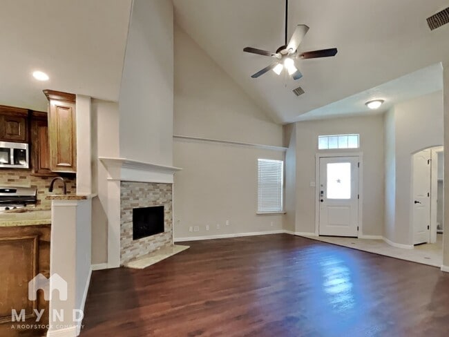 Building Photo - 18421 Sunrise Pines Dr