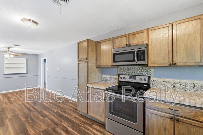 Building Photo - 6901 Greenlee St