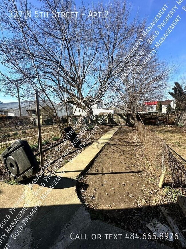 Building Photo - 327 N 5th St