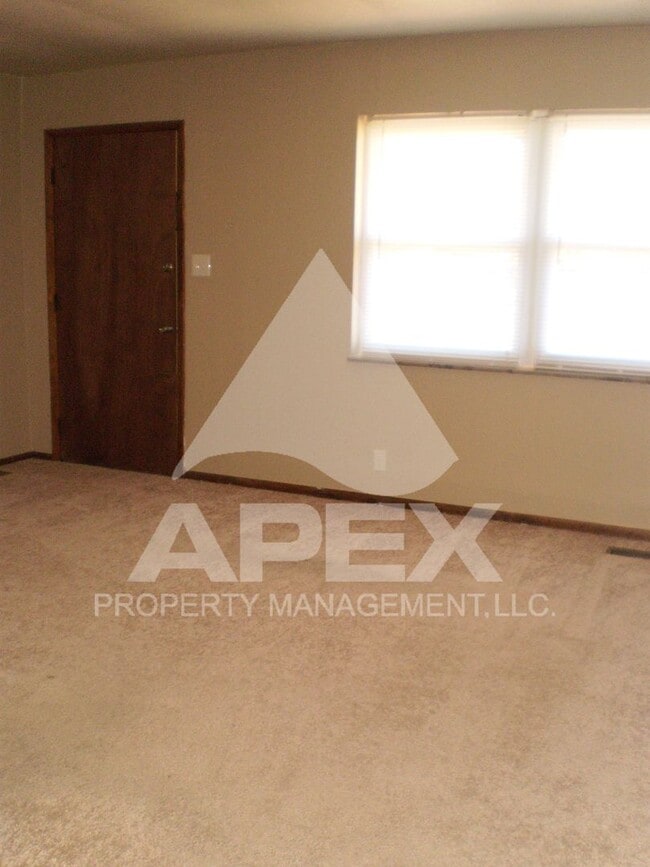 Building Photo - MOVE-IN SPECIAL, $1 RENT!! - Nice 2 Bd - 1Ba Apartment in Fountain City w/1-Car Carport Parking -...