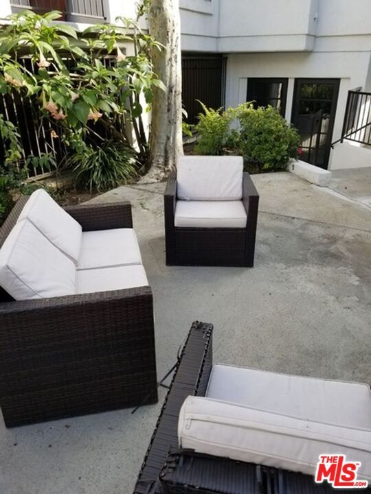 Foto del edificio - 1031 N Crescent Heights Blvd