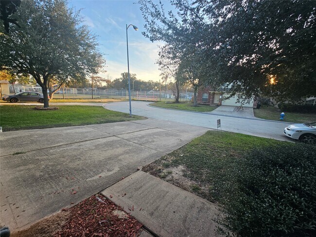 Foto del edificio - 23506 Hidden Maple Dr