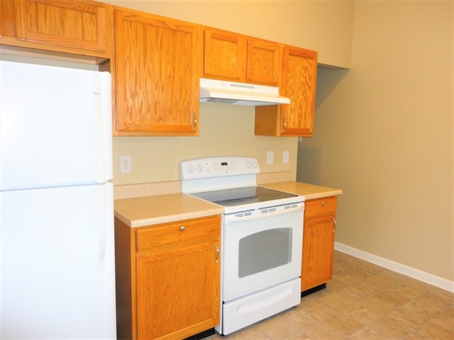 Building Photo - 1740 Brookview Drive