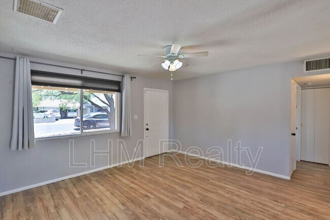Building Photo - 2108 W Laurel Ln