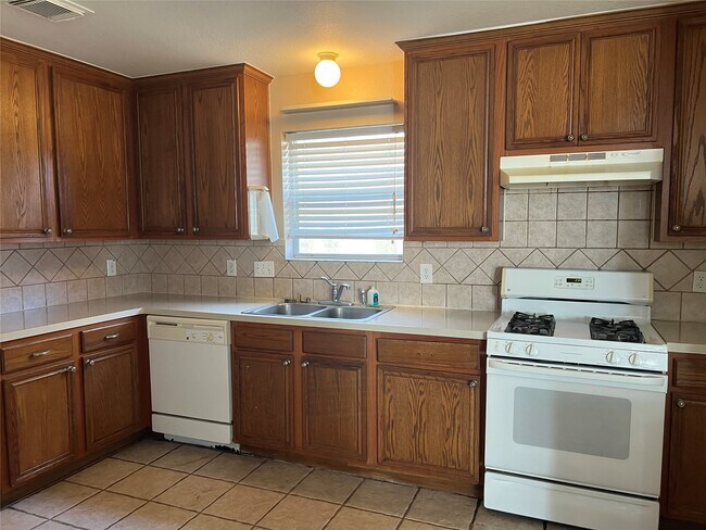 Foto del edificio - 3223 Amber Meadow Dr