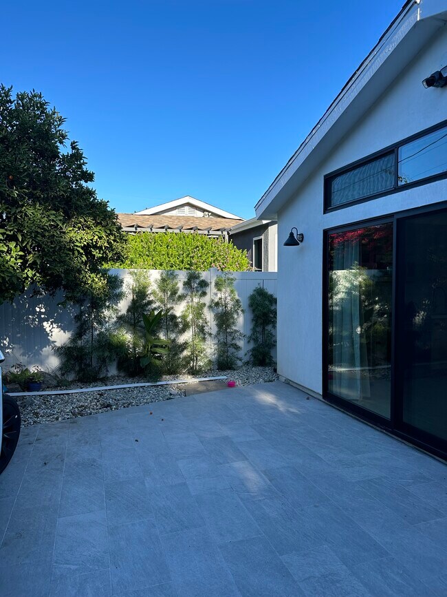 Foto del edificio - 2463 Walgrove Ave