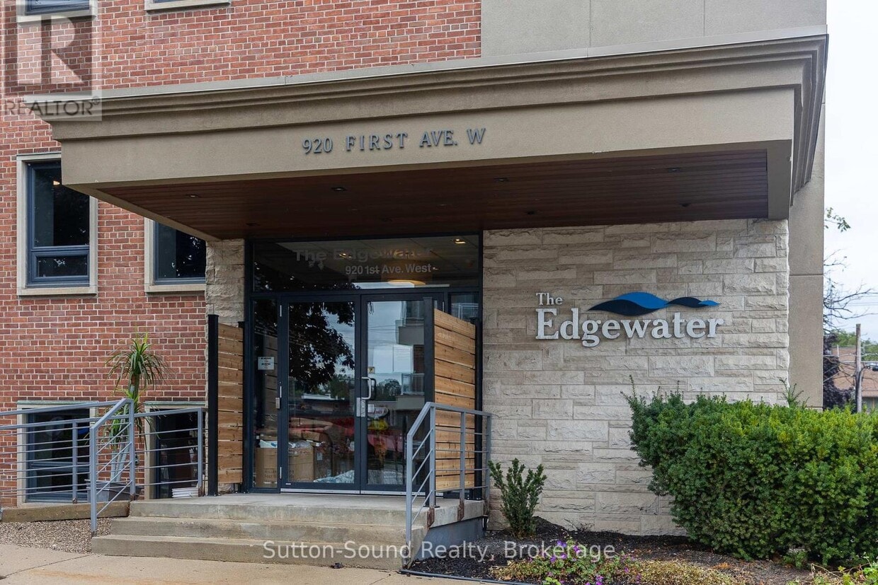 Photo principale - 920 1st Ave W