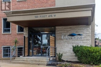 Building Photo - 920 1st Ave W