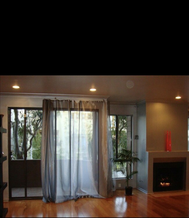Foto del edificio - 11901 Laurelwood Dr