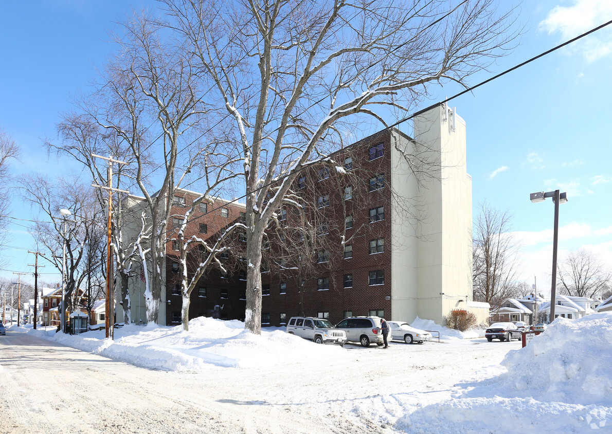 Primary Photo - Holyrood House Apartments