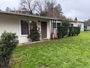 Building Photo - 210 W Bonanza Rd