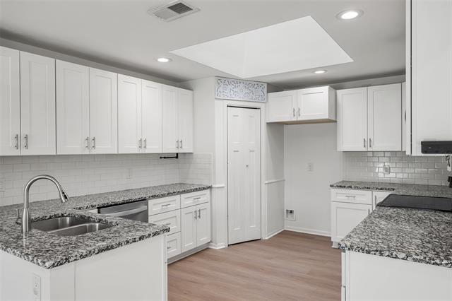 Building Photo - 9722 Burleson Dr