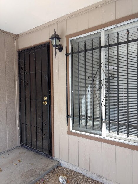 Primary Photo - 2140 W Vista Ave #2