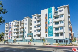 Building Photo - 436 S Virgil Ave