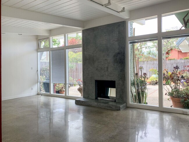 Foto del edificio - Custom Designed Modern 3 Bedroom Eicher in Palo Alto!