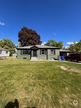 Building Photo - 321 S Bowdish Rd