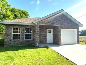 Building Photo - 2115 Hemphill St