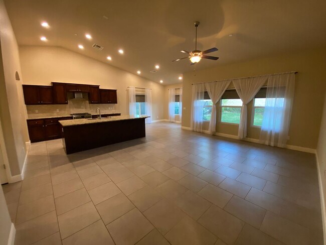 Building Photo - Lennar built home, Available Now!