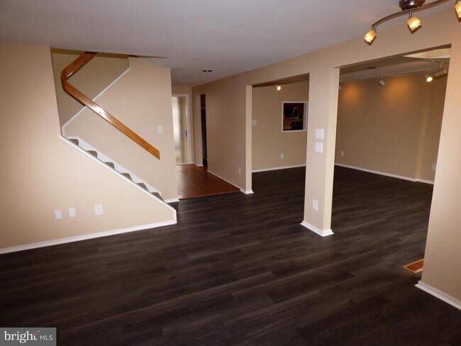 Foto del edificio - 10308 Watkins Mill Dr