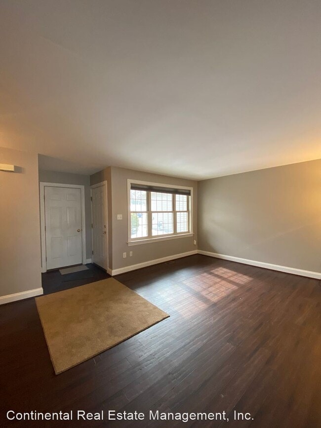 Building Photo - 3 br, 2.5 bath House - 662-C Oakwood Avenue