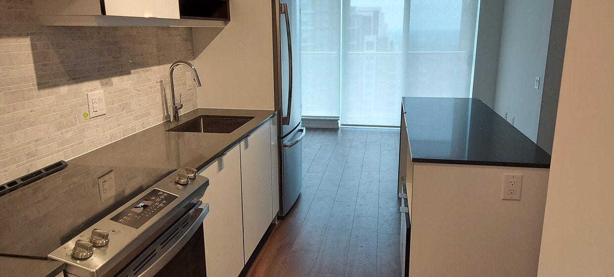 4065 Confederation Pky Unit 3512, Mississauga, ON L5B 0L4 Condo for