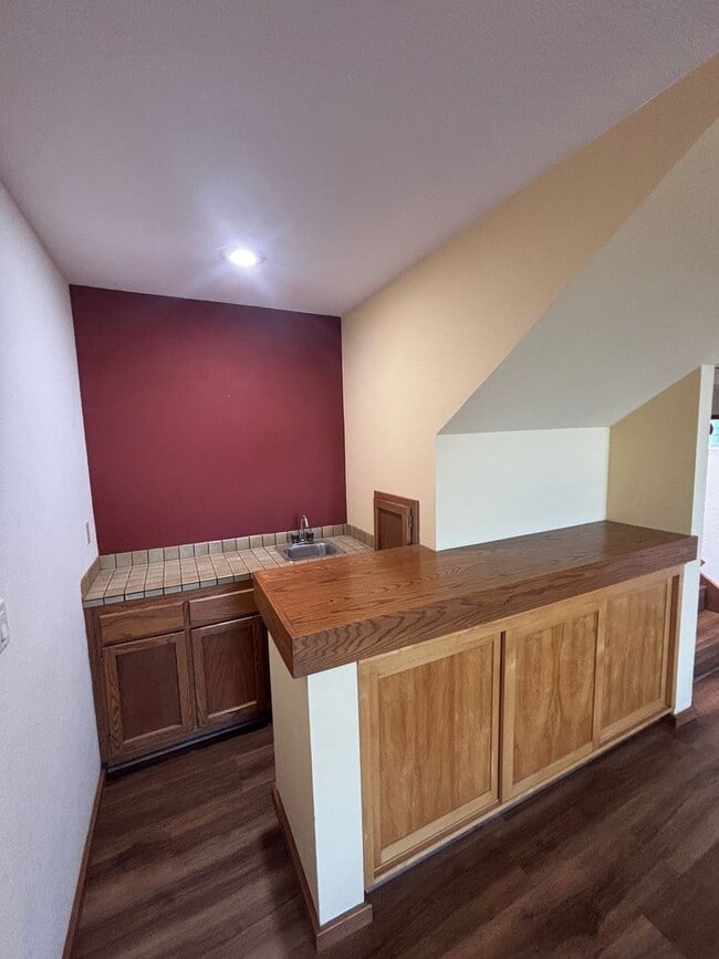 Foto del edificio - Large 2 bedroom 2.5 bathroom Bennett Valley Home with community pool and views