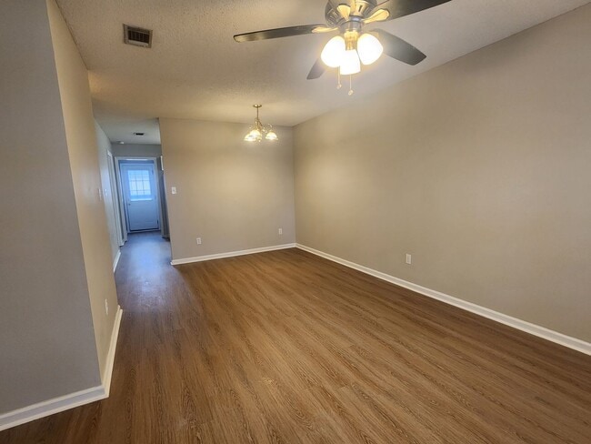 Building Photo - 6000 Susan Cir