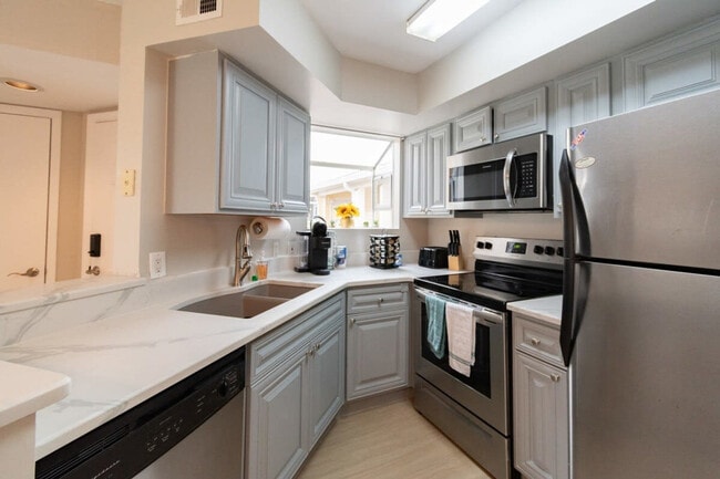 Foto del edificio - 1999 Island Club Dr