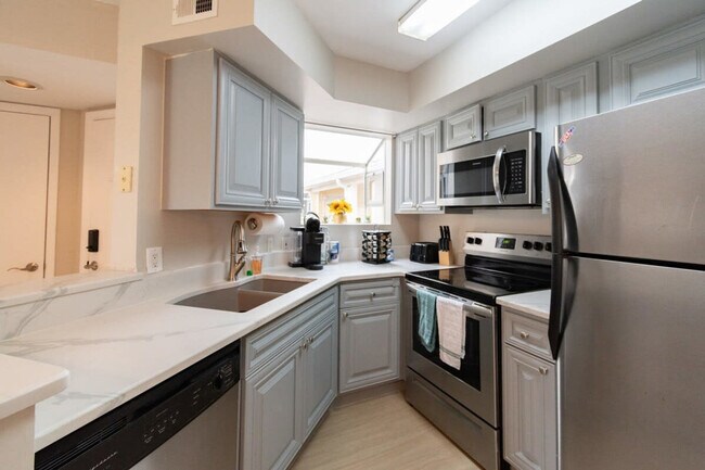 Foto del edificio - 1999 Island Club Dr