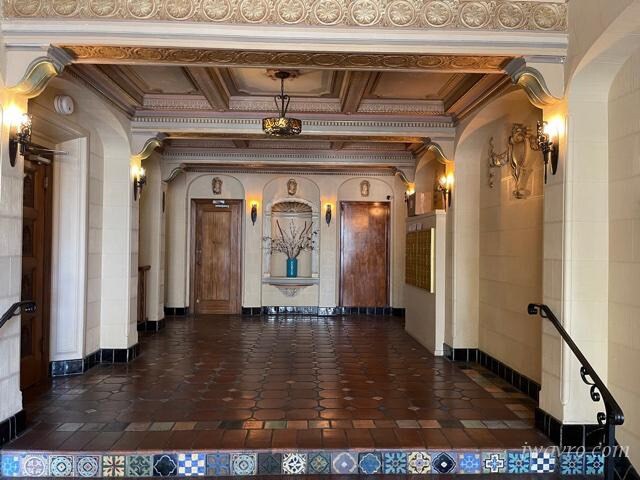 Building Photo - 2355 Leavenworth St