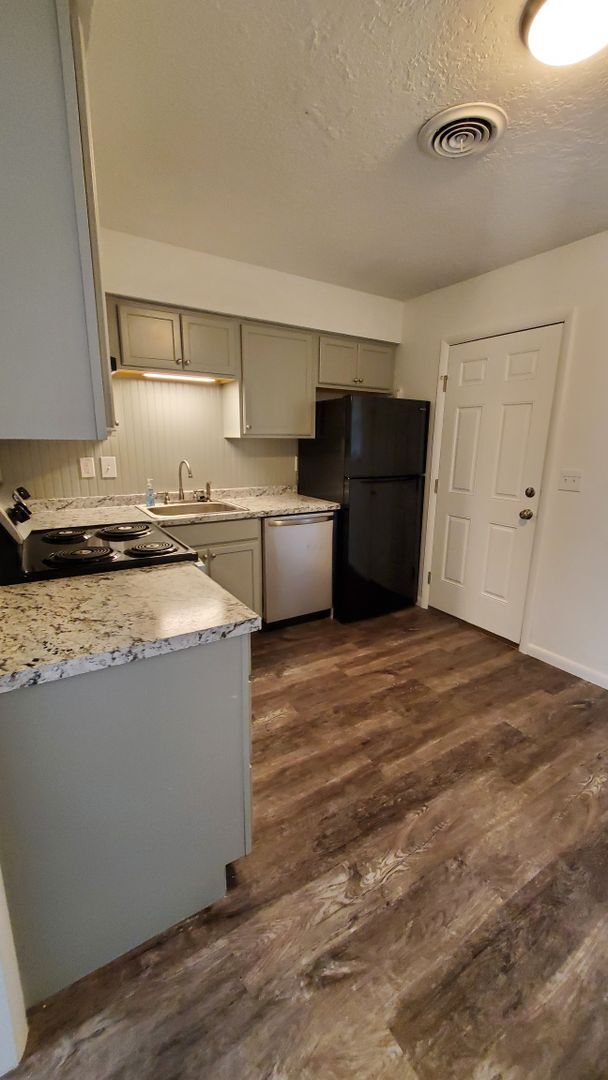Building Photo - 2018 Cherokee Ln