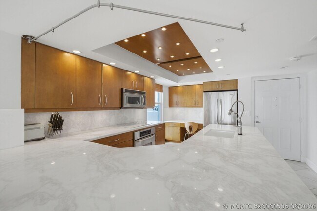 Building Photo - 3901 S Flagler Dr