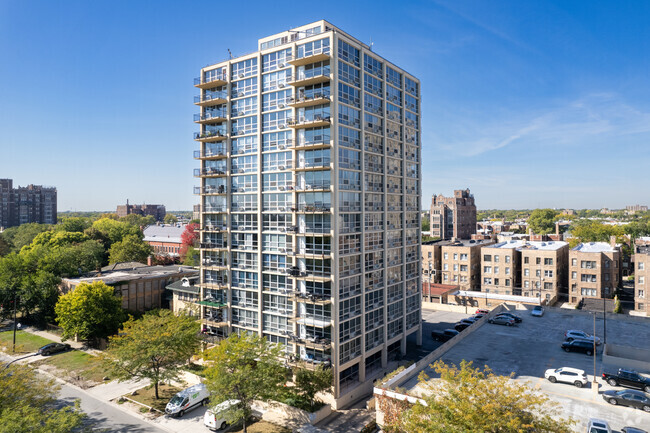 Building Photo - Lakefront Place