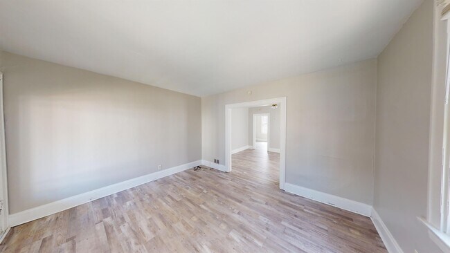 Building Photo - 505 Oak St