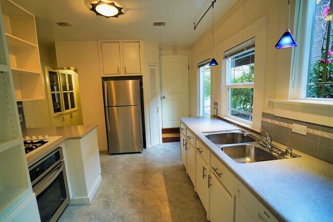 Foto del edificio - 2836 Derby St