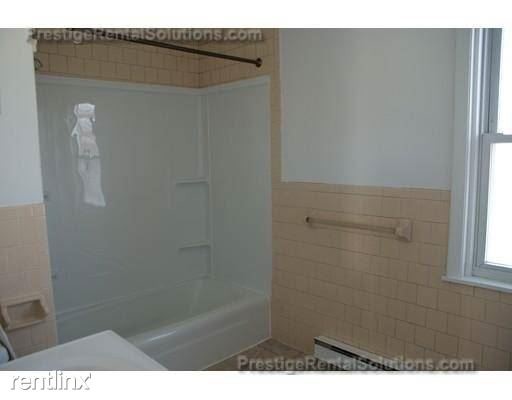 Building Photo - 3 br, 1 bath  - 512 S Main St #3