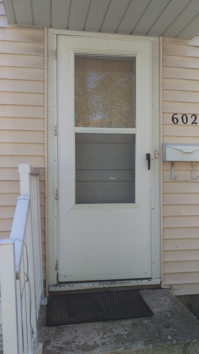 Building Photo - 602 8th St