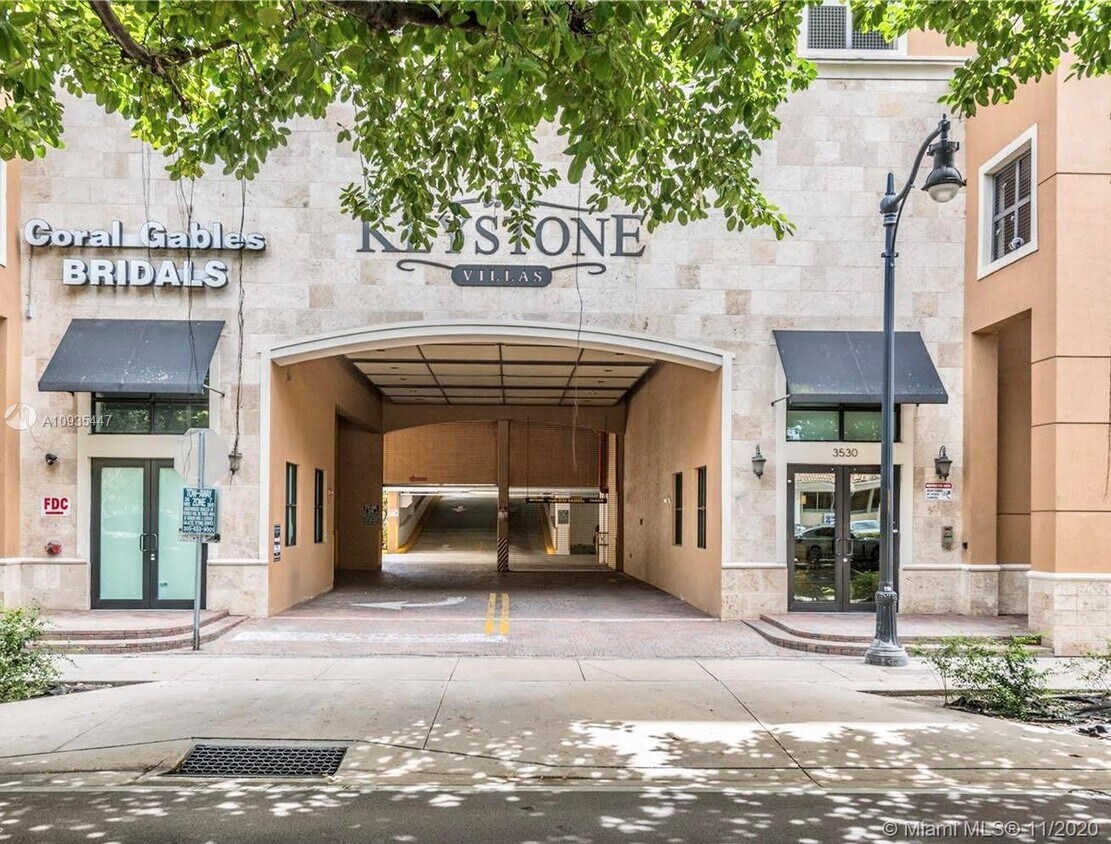 Foto principal - 3530 SW 22nd St