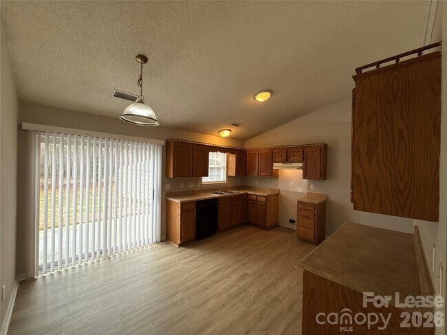 Foto del edificio - 3214 Atlas Dr