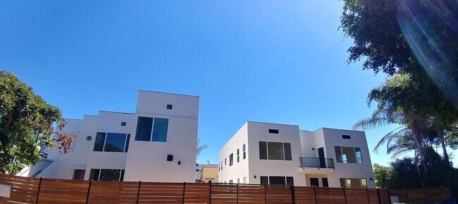 Building Photo - 1256 N Citrus Ave