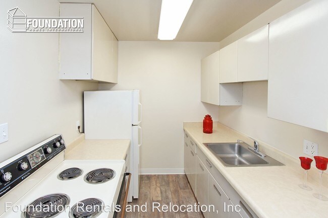 Building Photo - 777 Meadowsweet Dr